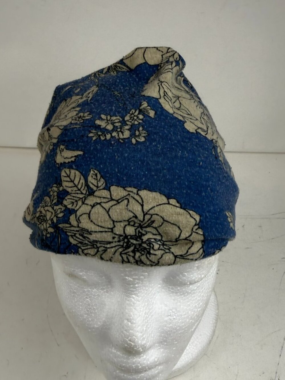 vintage floral print blue cream wide stretch headband neck gaiter beanie pilling